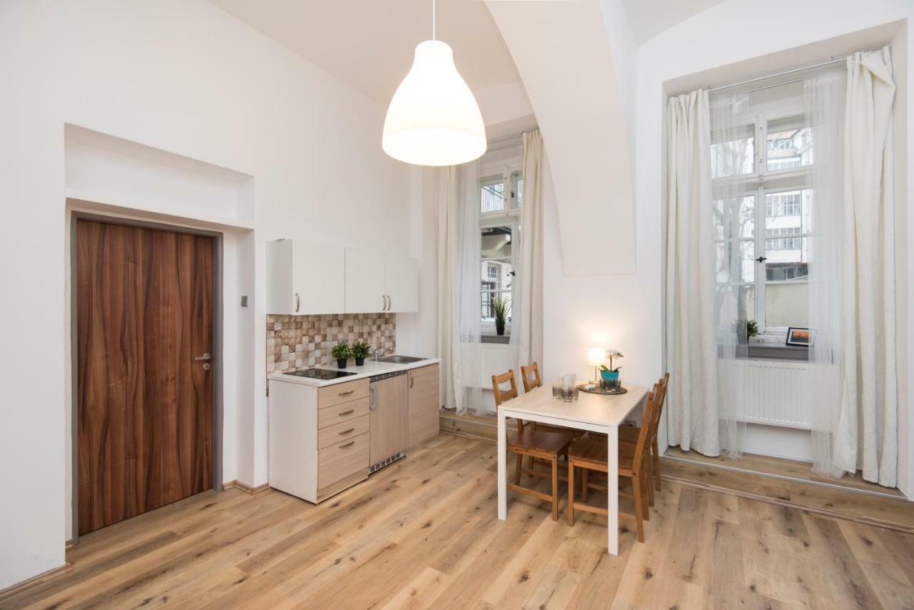 Apartment Near Wenceslas Square ปราก ภายนอก รูปภาพ